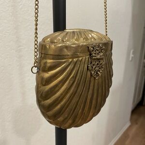 Vintage Golden Clam Purse with Velvet Inside